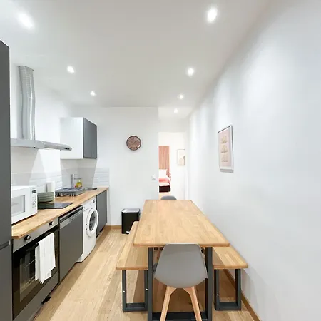 Urban Flat 198 - Maison De Basfroi Apartment